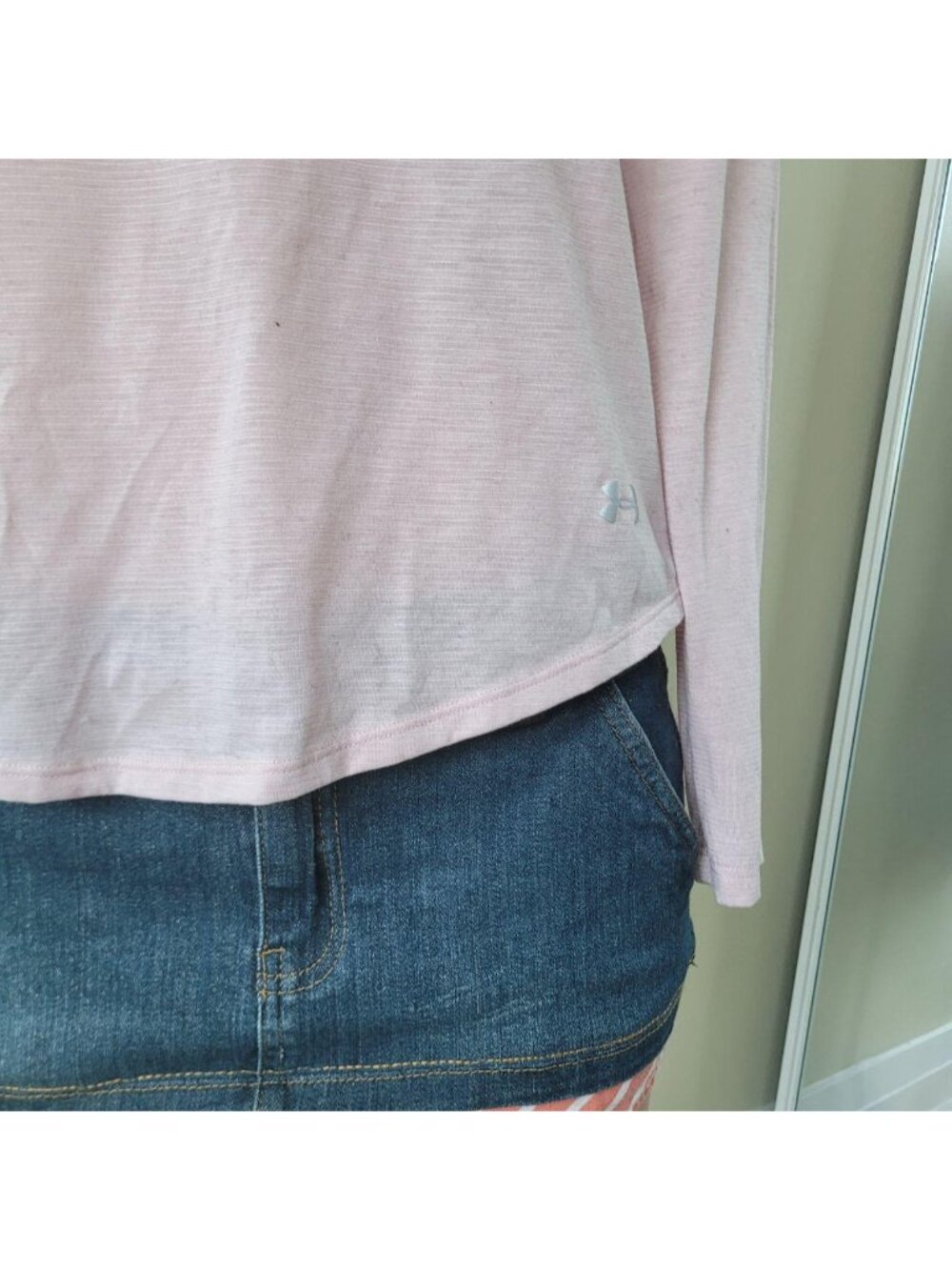 Under Armour Pastel Light Pink Open Back Athletic Long Sleeve (S) - Picture 6 of 8